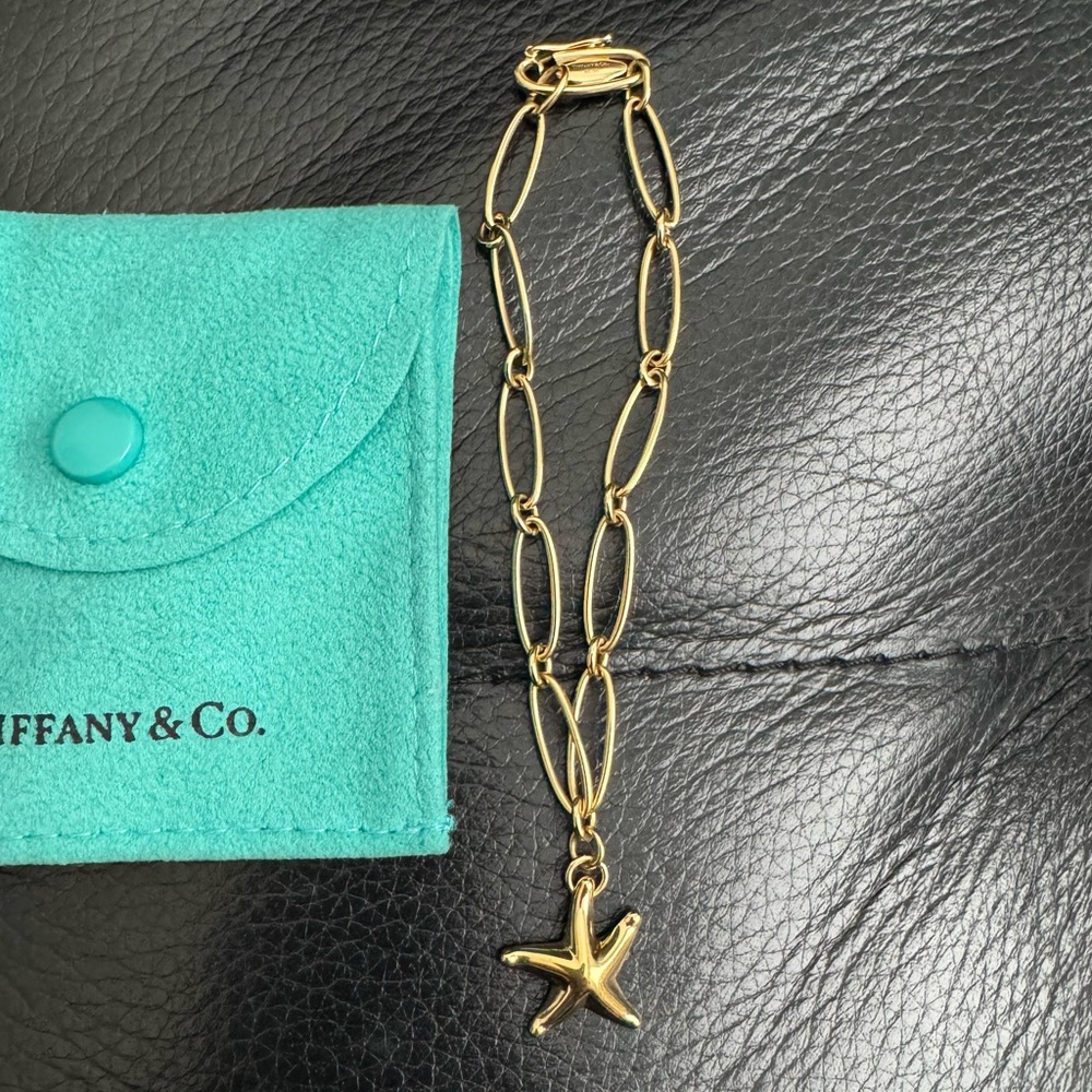 Tiffany & Co. Elsa Peretti 18k Gold Bracelet With Starfish Charm 7.25 Inches